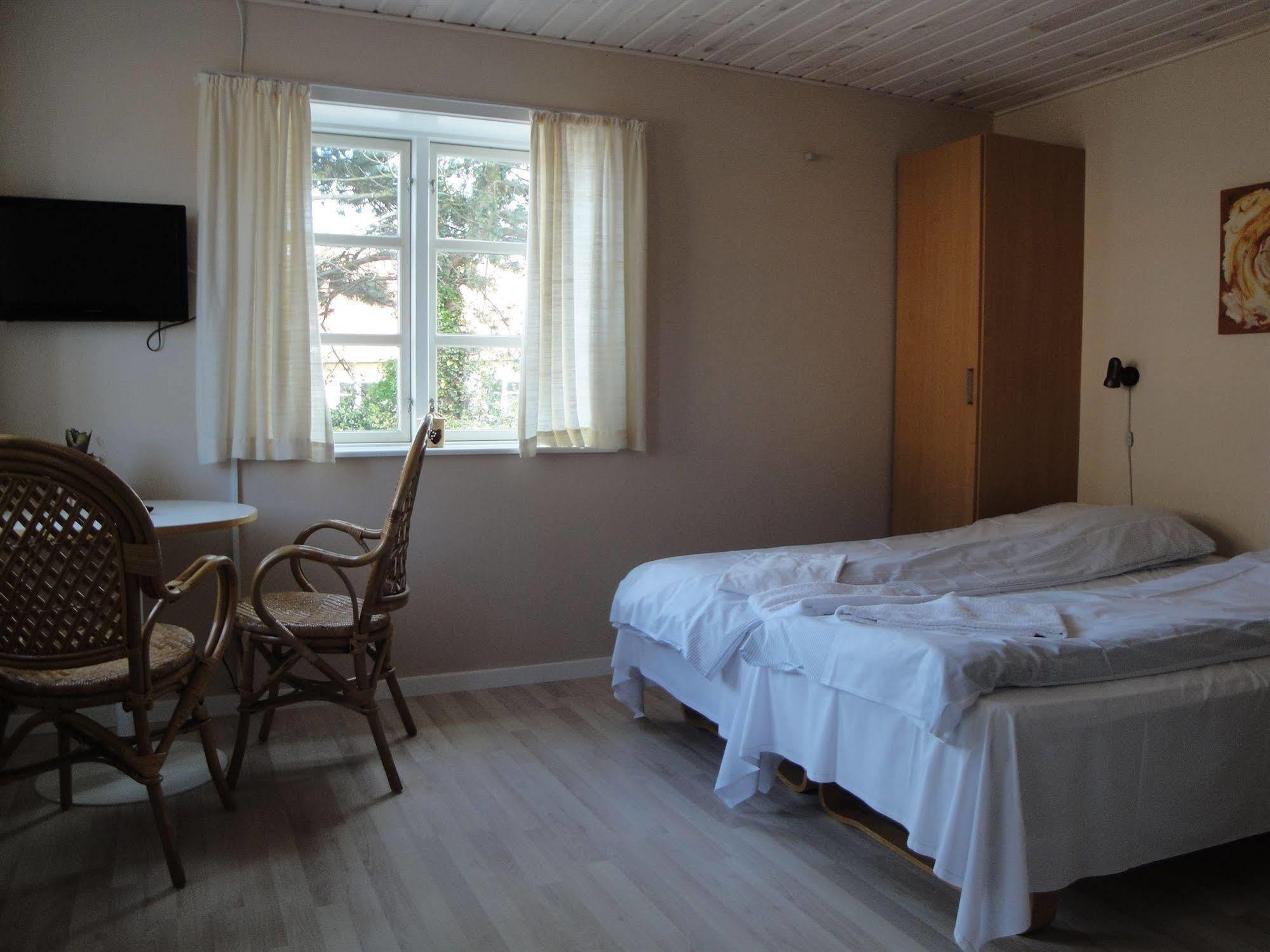 Hotel Kysten Hasle Bagian luar foto