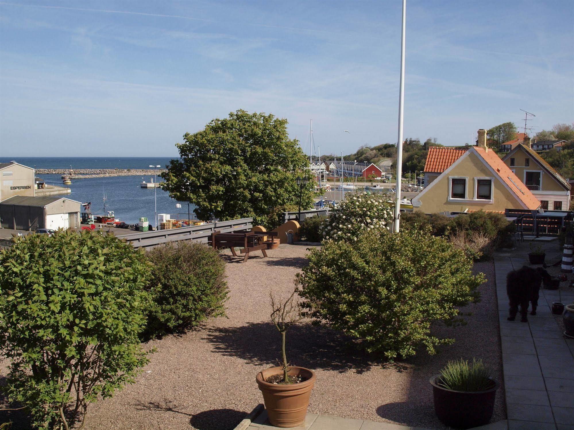 Hotel Kysten Hasle Bagian luar foto