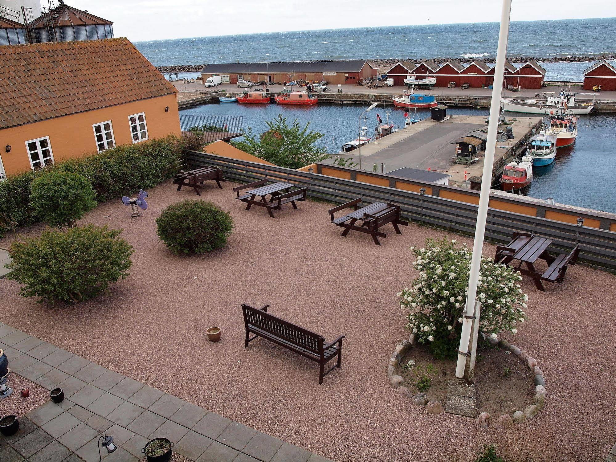Hotel Kysten Hasle Bagian luar foto