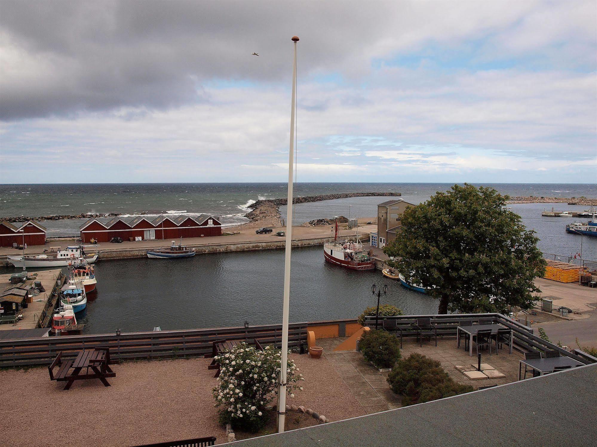 Hotel Kysten Hasle Bagian luar foto